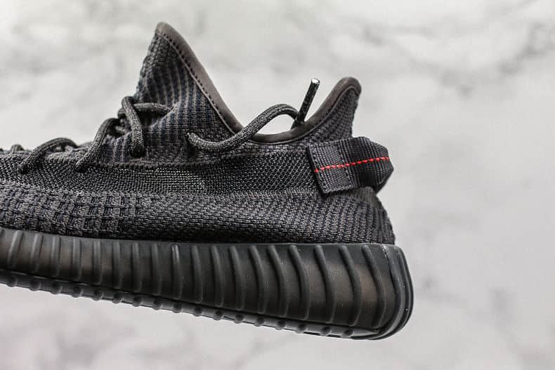 Have fake Yeezy Boost 350 V2 black non reflective to buy (3)
